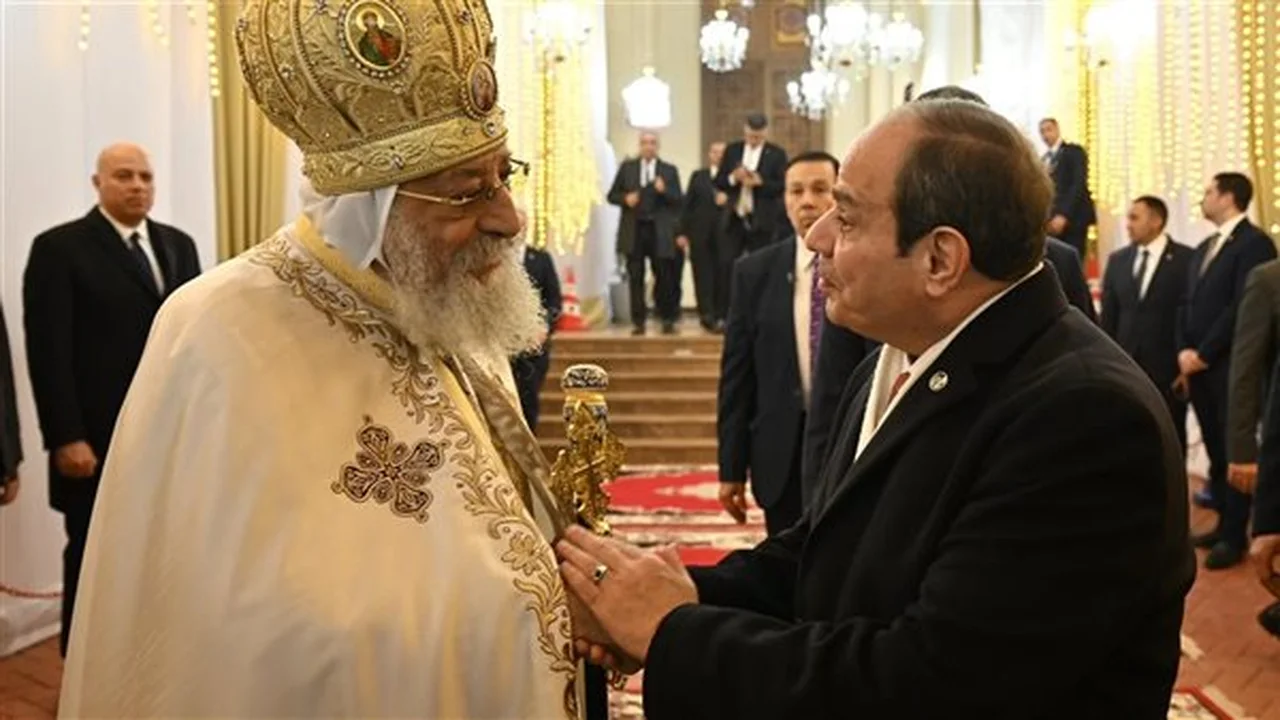 السيسي يطمئن على صحة البابا تواضروس الثاني السبت